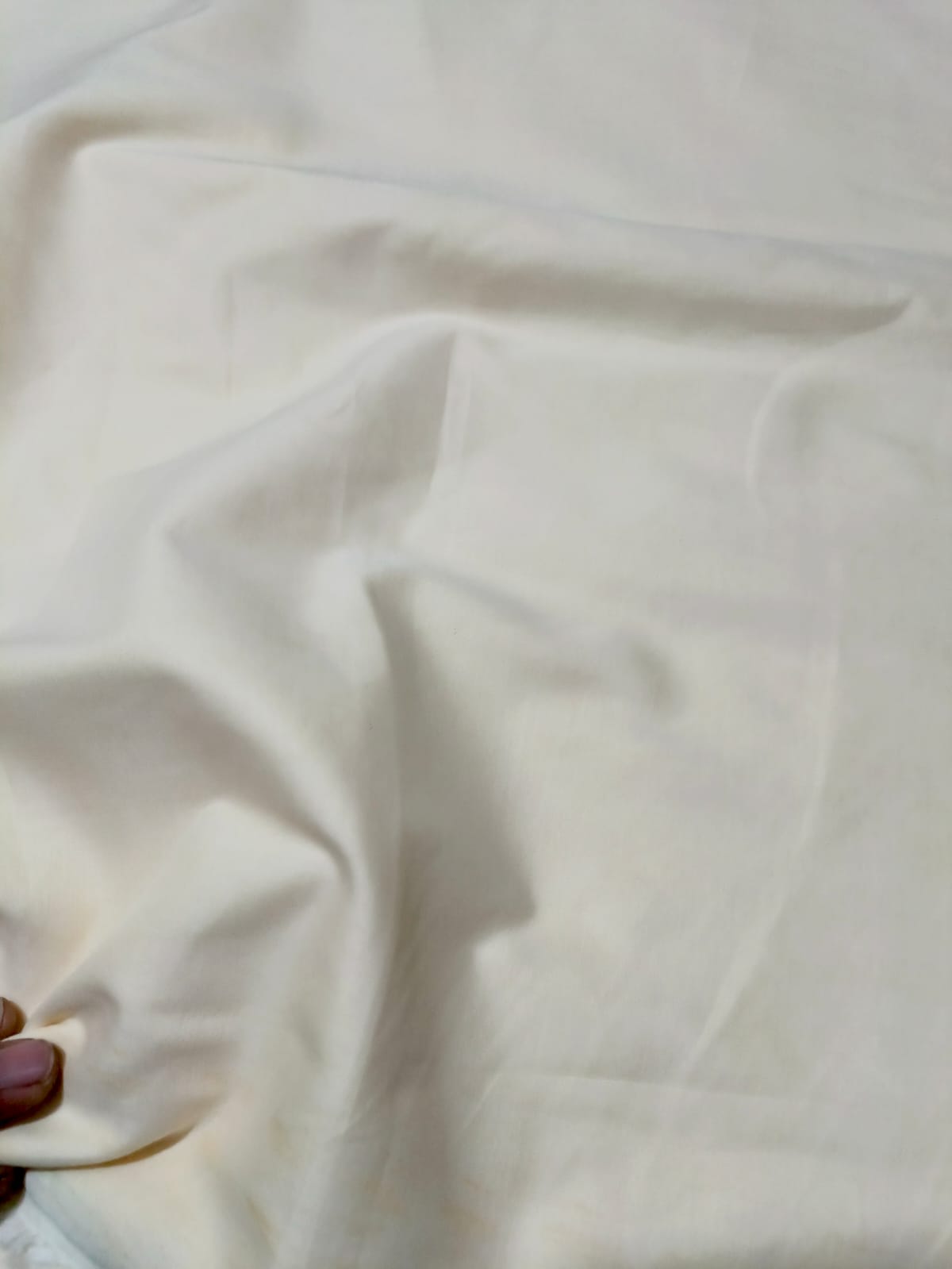 Bareeza Plain Lawn Unstitched Suit – Premium Soft Fabric for Summer Wear